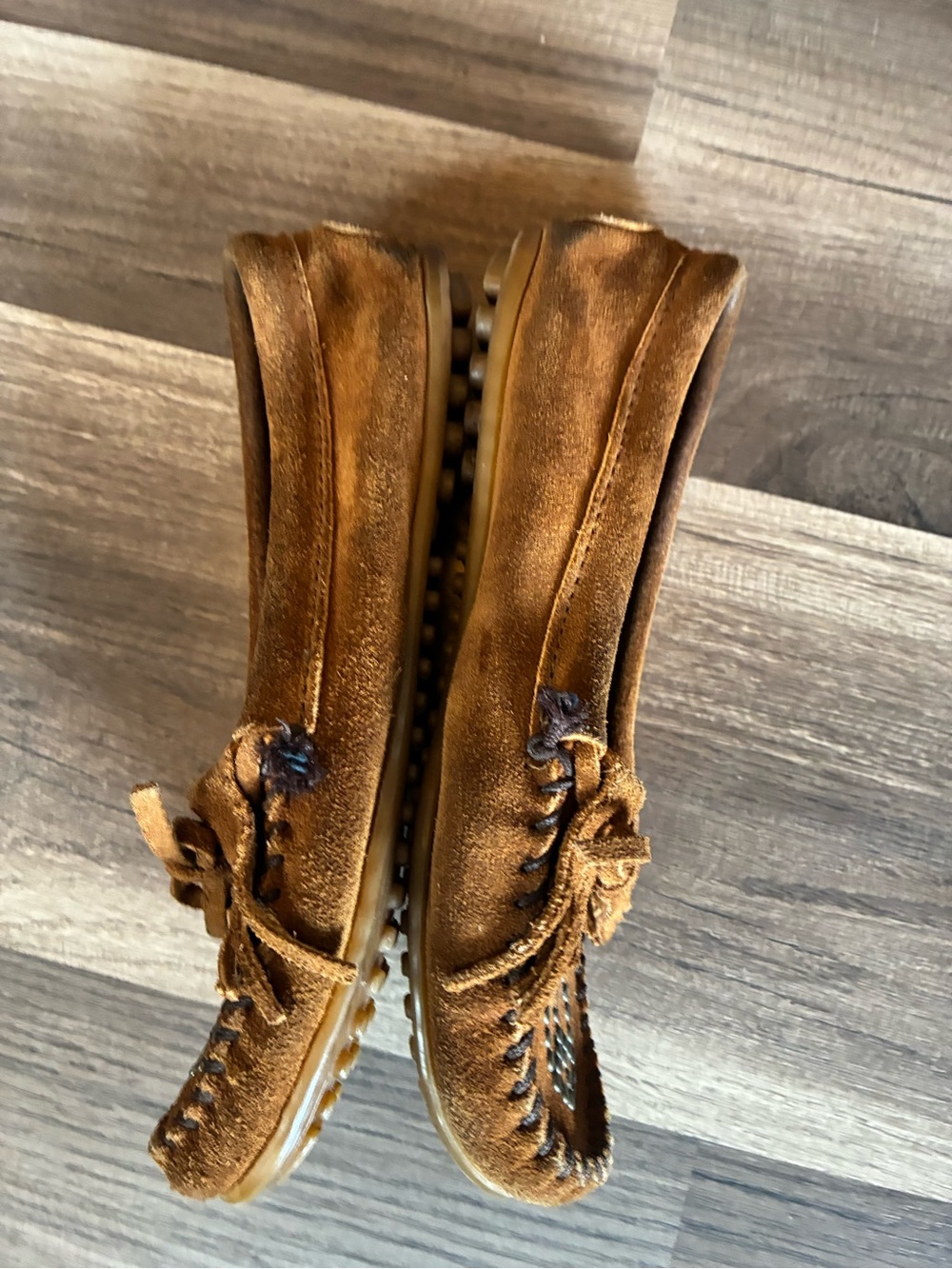 Minnetonka Brown Suede Kilty Studded Peace Sign Fringe Moccasin SZ 7 - Picture 8 of 13